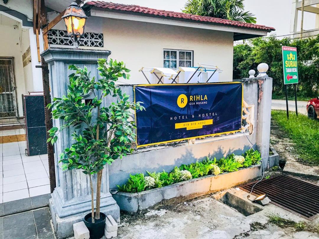 Rihla Dataran Tengah Hostel Gua Musang Exterior photo