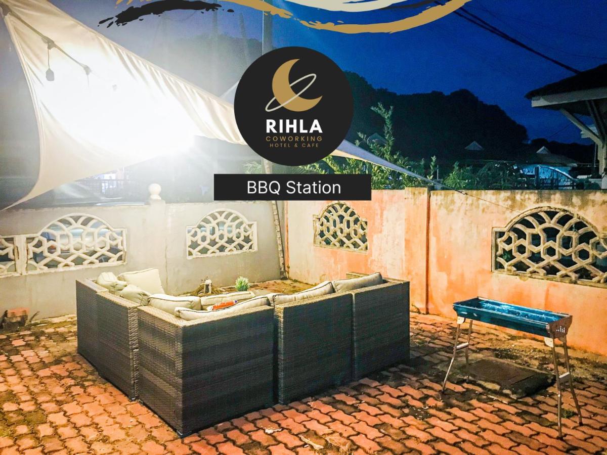 Rihla Dataran Tengah Hostel Gua Musang Exterior photo